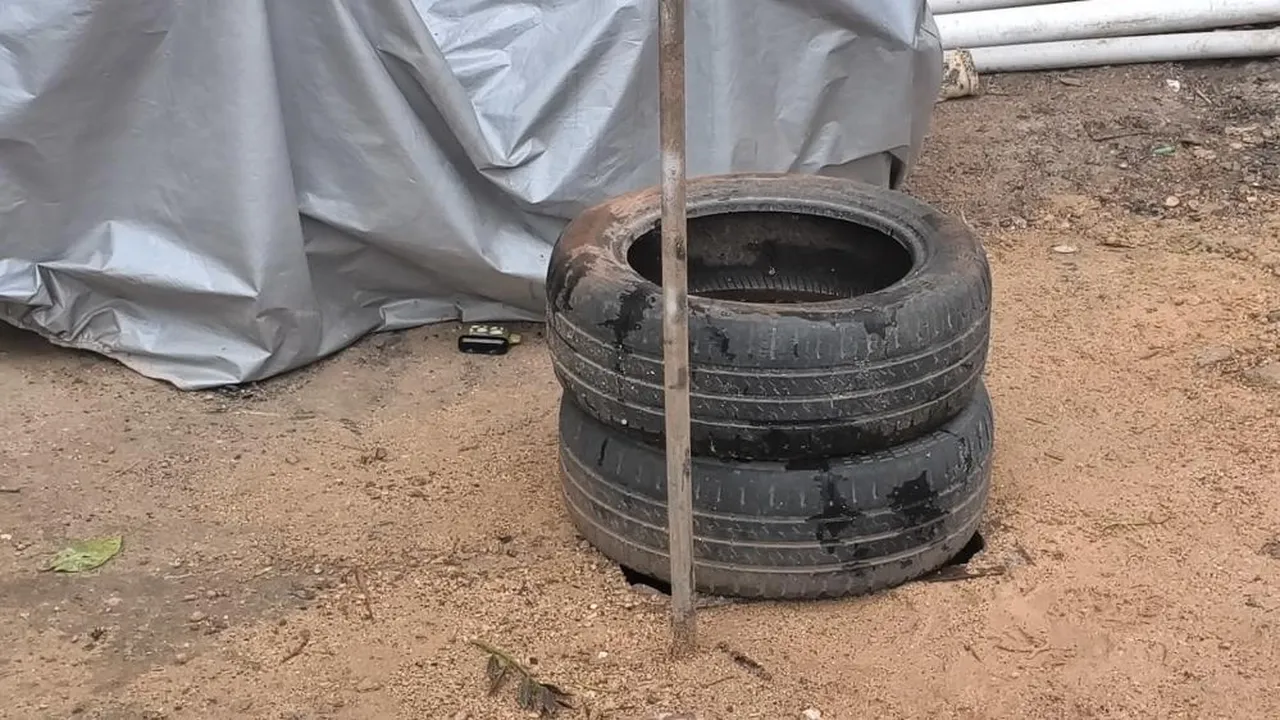 İşe gitmek için motosiklete binecekti! Genç kız foseptik çukuruna düştü