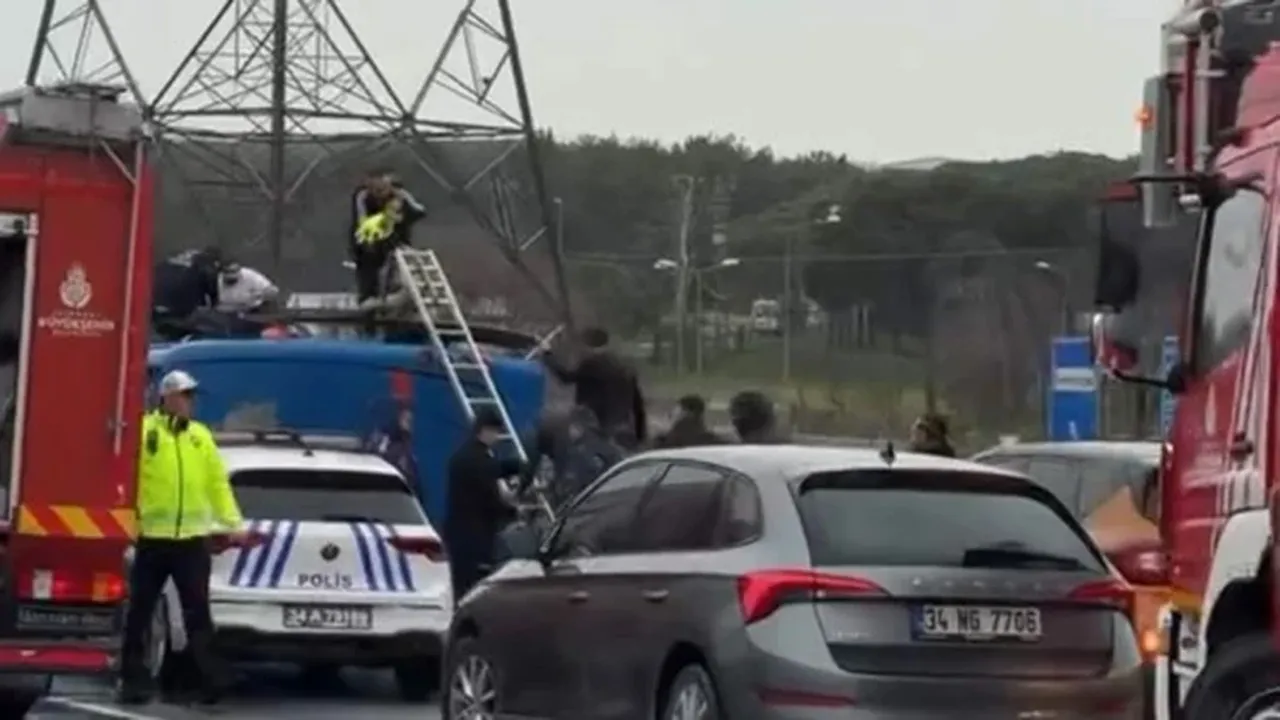 İstanbul'da cezaevi aracı devrildi: 2'si ağır 19 kişi yaralandı