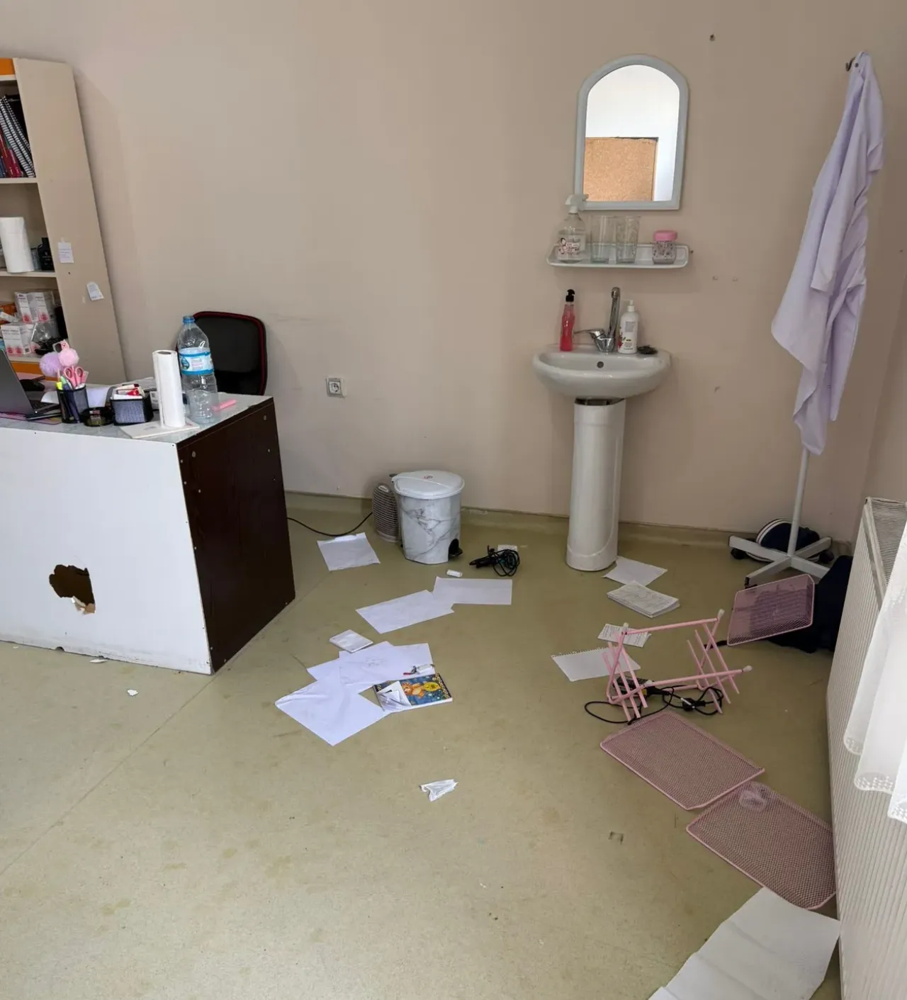 Sağlık merkezinde doktora saldırı! Boğazını sıkıp yüzünü yumrukladı