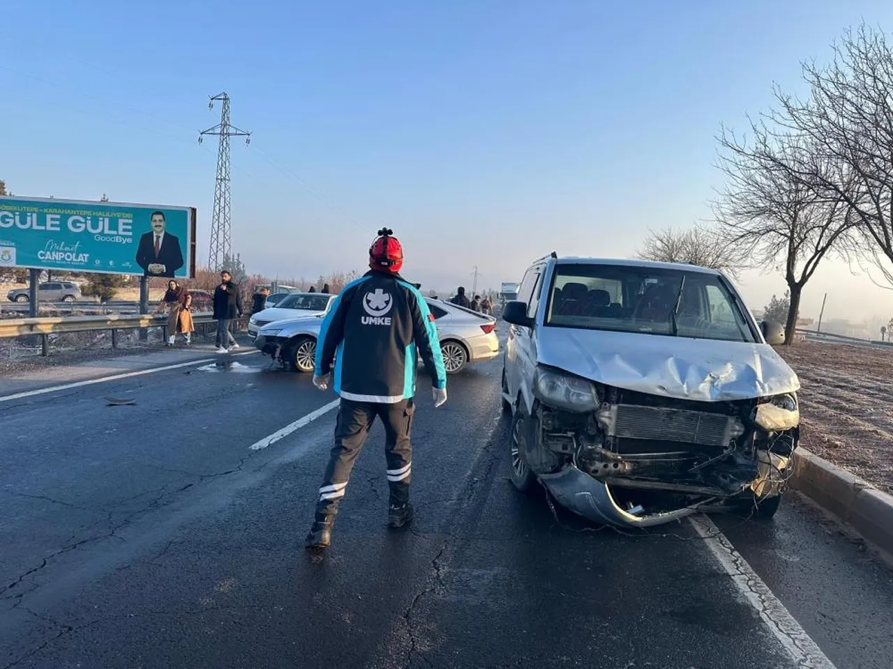 Şanlıurfa'da kaza! Servis aracı ağaca çarptı, çok sayıda yaralı var