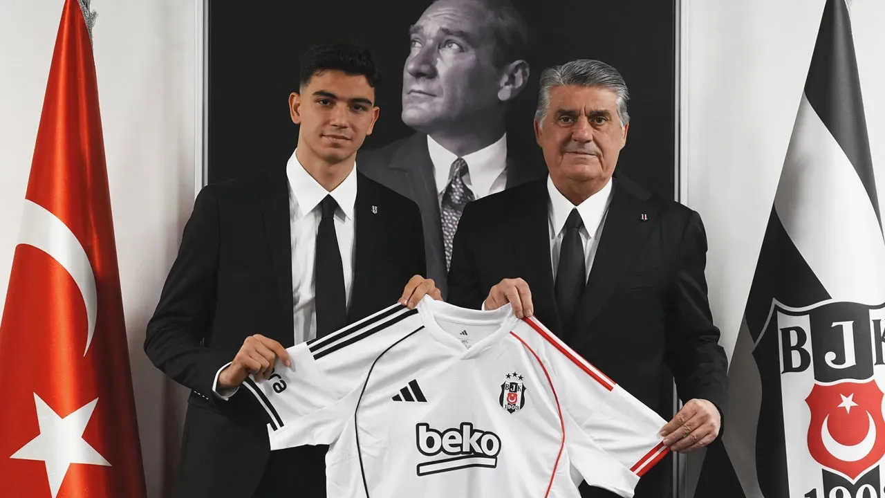 Beşiktaş, 19 yaşındaki savunma oyuncusu Yasin Özcan ile 1+4 yıllık sözleşme imzalamıştı