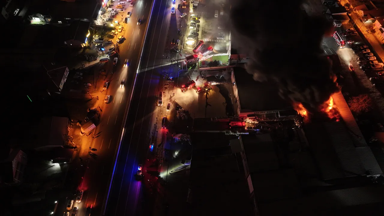 Strafor fabrikasında büyük yangın! Ekipler seferber oldu