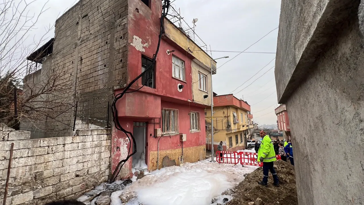 Yürekleri ağza getiren olay! Doğal gaz borusu patladı, 3 kişi yaralandı
