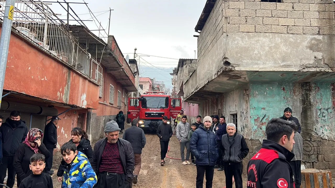 Yürekleri ağza getiren olay! Doğal gaz borusu patladı, 3 kişi yaralandı