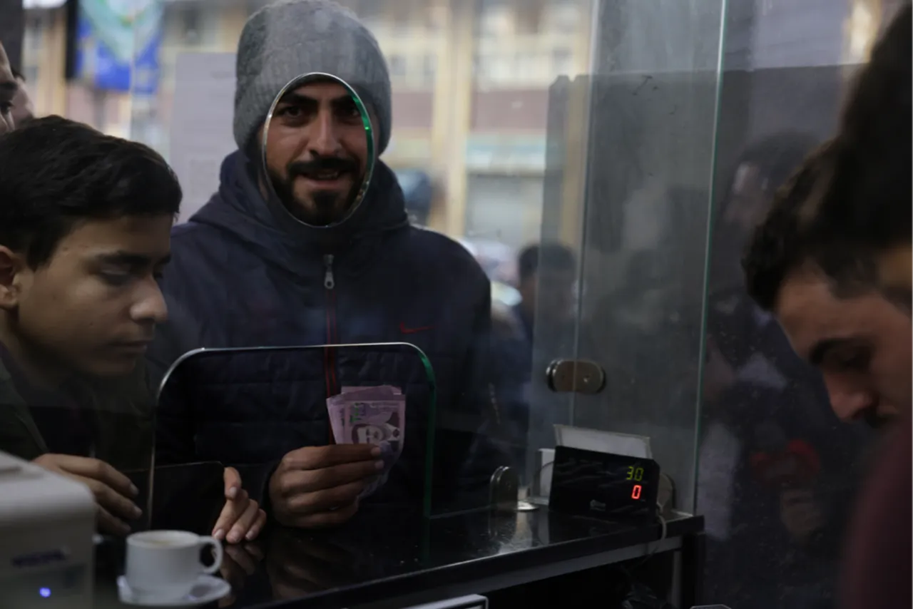 200 dolar 1 kilo ediyordu! Cebe sığmayan paralar gitti, yeni Suriye lirası geldi