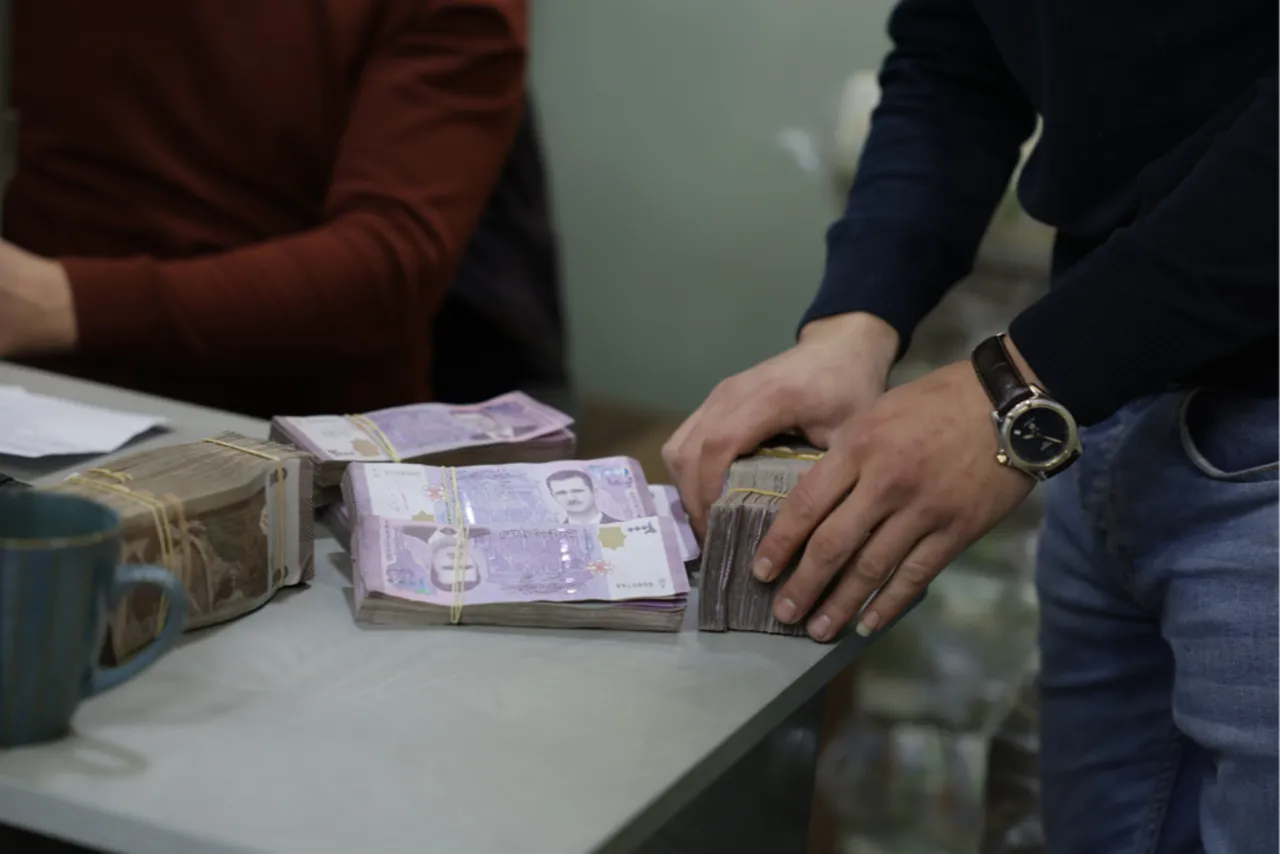 200 dolar 1 kilo ediyordu! Cebe sığmayan paralar gitti, yeni Suriye lirası geldi