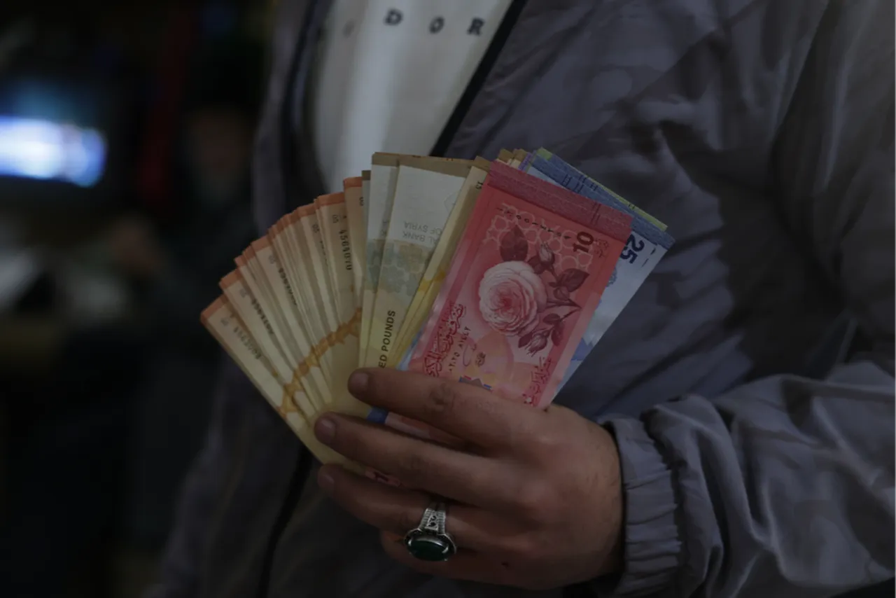 200 dolar 1 kilo ediyordu! Cebe sığmayan paralar gitti, yeni Suriye lirası geldi