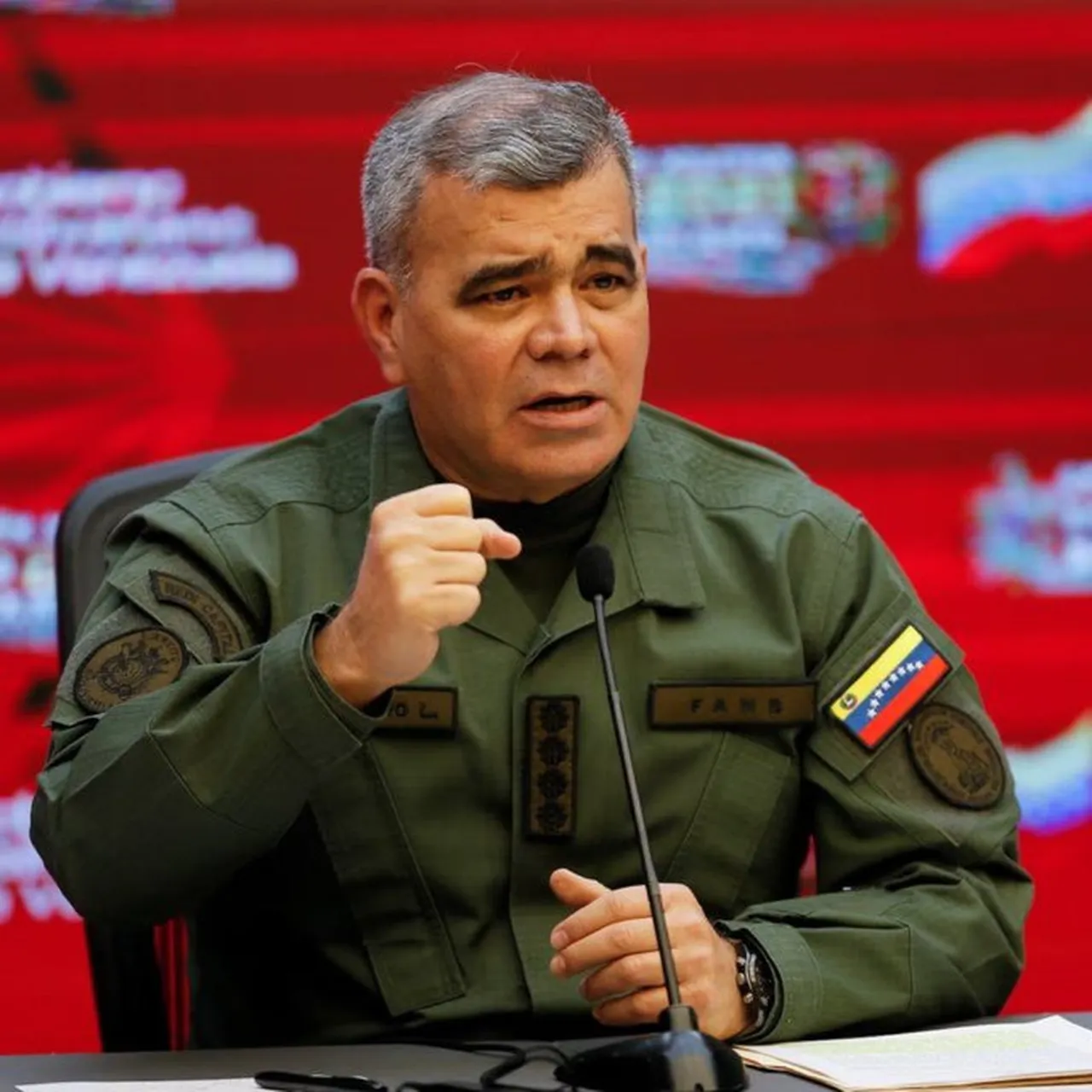 Venezuela Savunma Bakanı López, ABD'nin Tiuna Hava Üssü'ne düzenlediği saldırı sırasında üste bulunuyordu. Vladimir Padrino López'in durumu ile ilgili net bir bilgi yok.