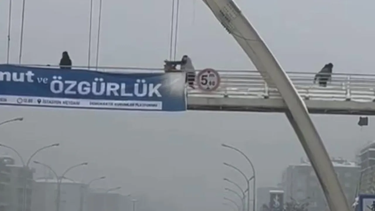 Diyarbakırda üst geçitte çocukları döven şahıs gözaltında!