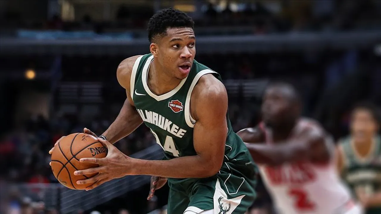 Bucks, Giannis Antetokounmpo'nun 4,7 saniye kala attığı smaçla Charlotte Hornets'ı 122-121 yendi