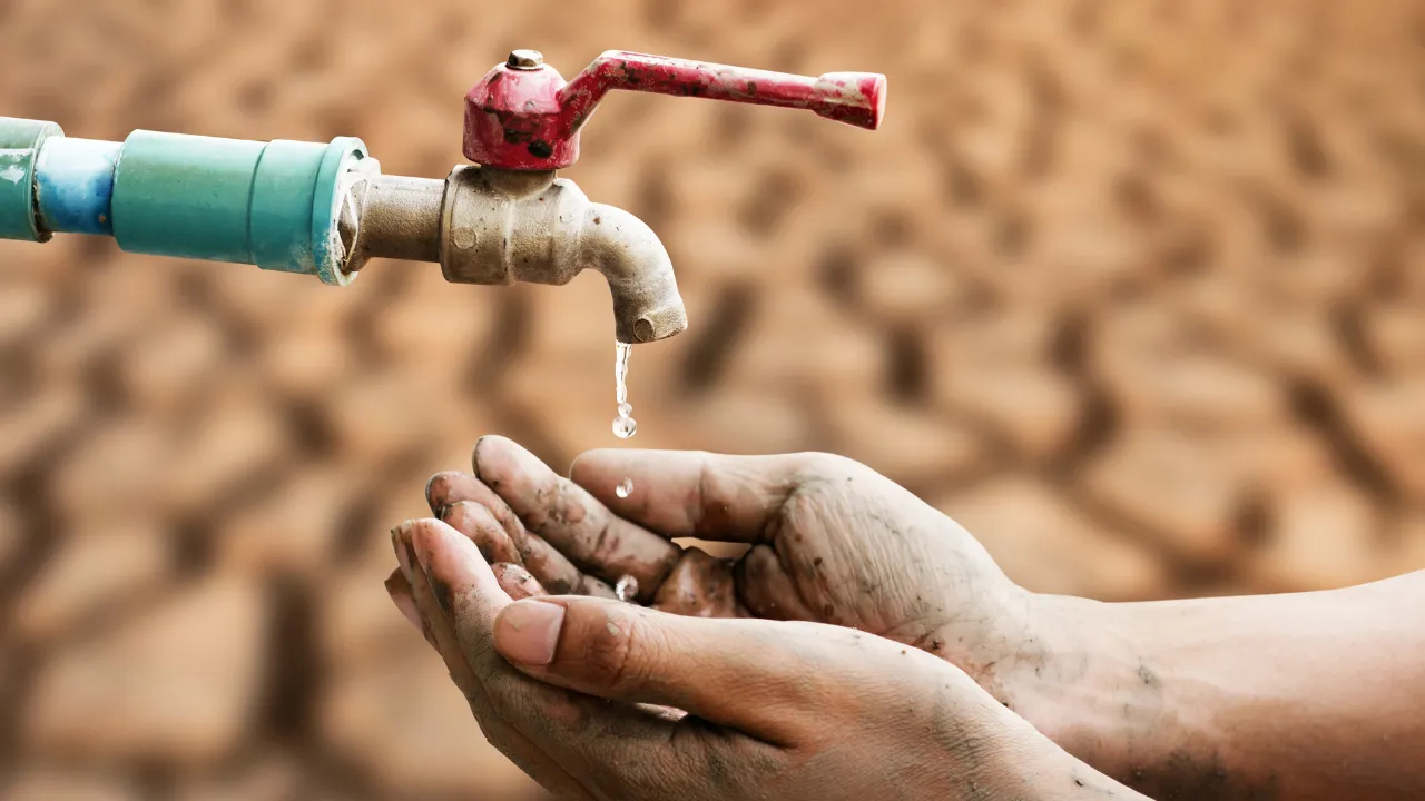 Hindistan'da musluklardan su yerine mikrop aktı: En az 10 kişi hayatını kaybetti