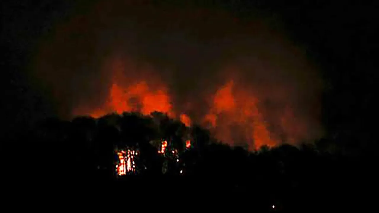 Venezuela'nın başkenti Caracas'ta en az 7 patlama sesi duyuldu. Trump, "ABD, Venezuela ve lideri Başkan Nicolas Maduro'ya karşı büyük çaplı bir saldırı düzenlemiş ve Maduro ile eşi yakalanarak ülke dışına çıkarılmıştır." açıklamasında bulundu.