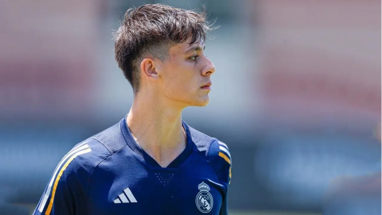 Arda Güler bu sezon Real Madrid formasıyla çıktığı 25 maçta 1624 dakika süre alarak 3 gol ve 7 asistlik skor katkısında bulundu