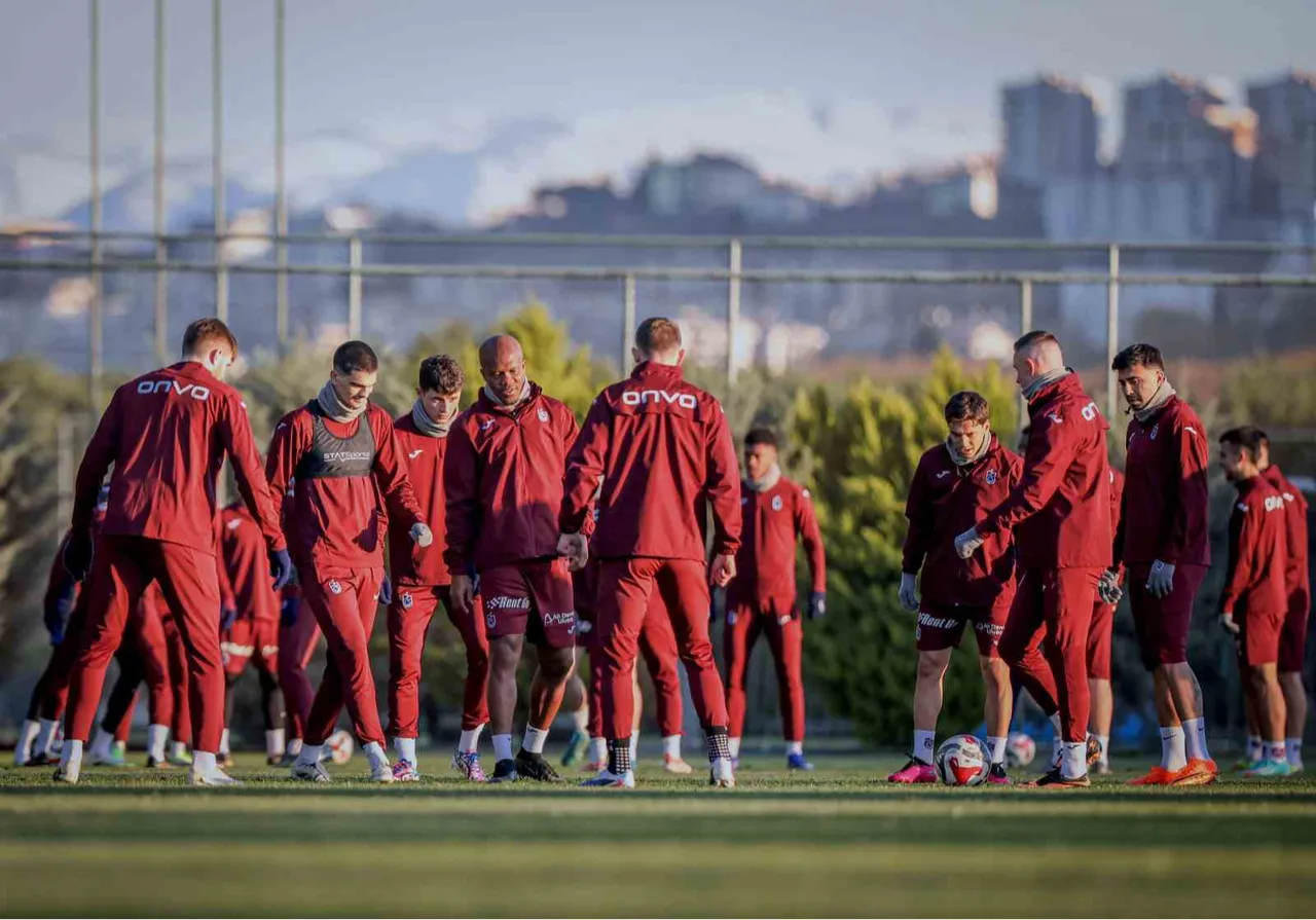 Karadeniz ekibi, İstanbul'un üç büyük ekibi Galatasaray, Fenerbahçe ve Beşiktaş'a karşı oynadığı maçlarda son galibiyetini, 4 Kasım 2023'te sarı-lacivertli takımı deplasmanda 3-2 mağlup ederek aldı