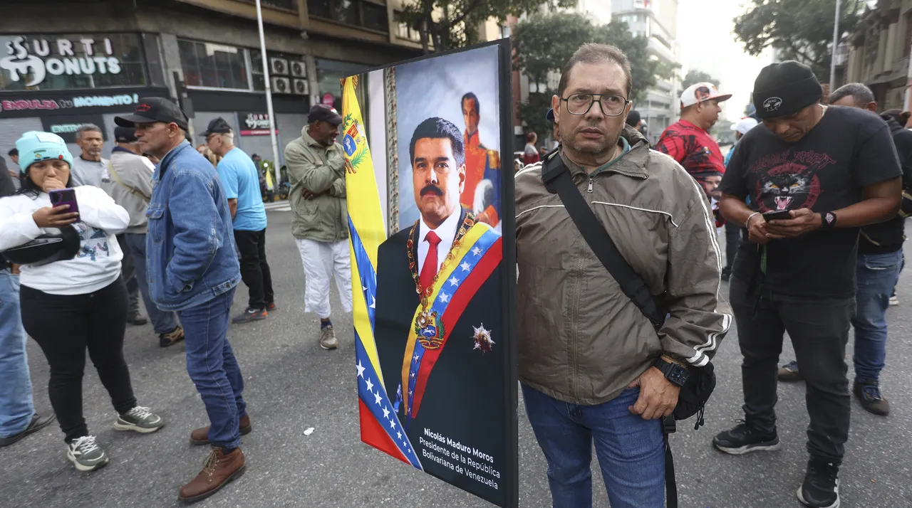 MADURO DESTEKÇİLERİNDEN PROTESTO GÖSTERİLERİ