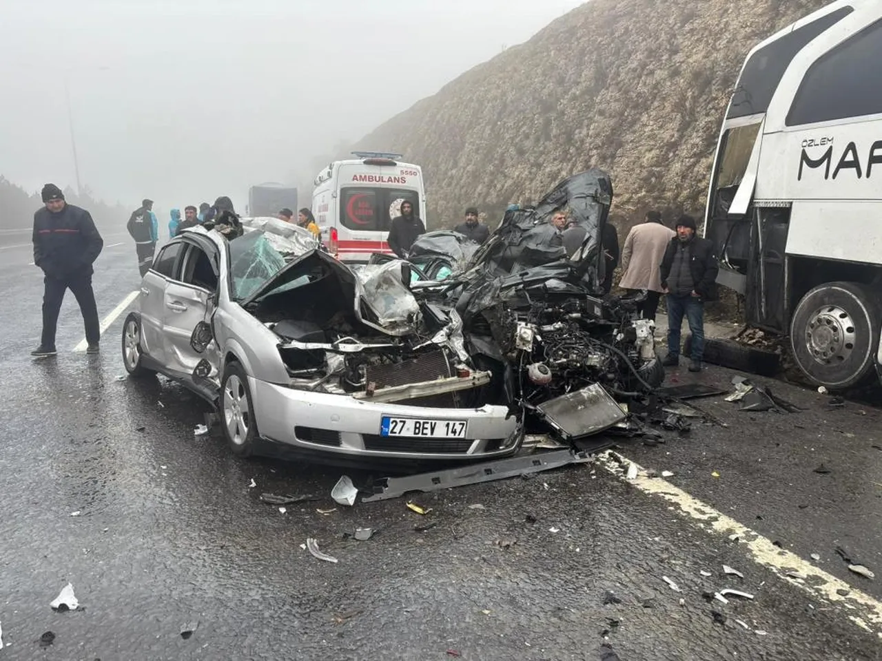 1 otobüs, 1 tır, 8 otomobil... Gaziantep'te zincirleme kaza! Ölü ve yaralılar var