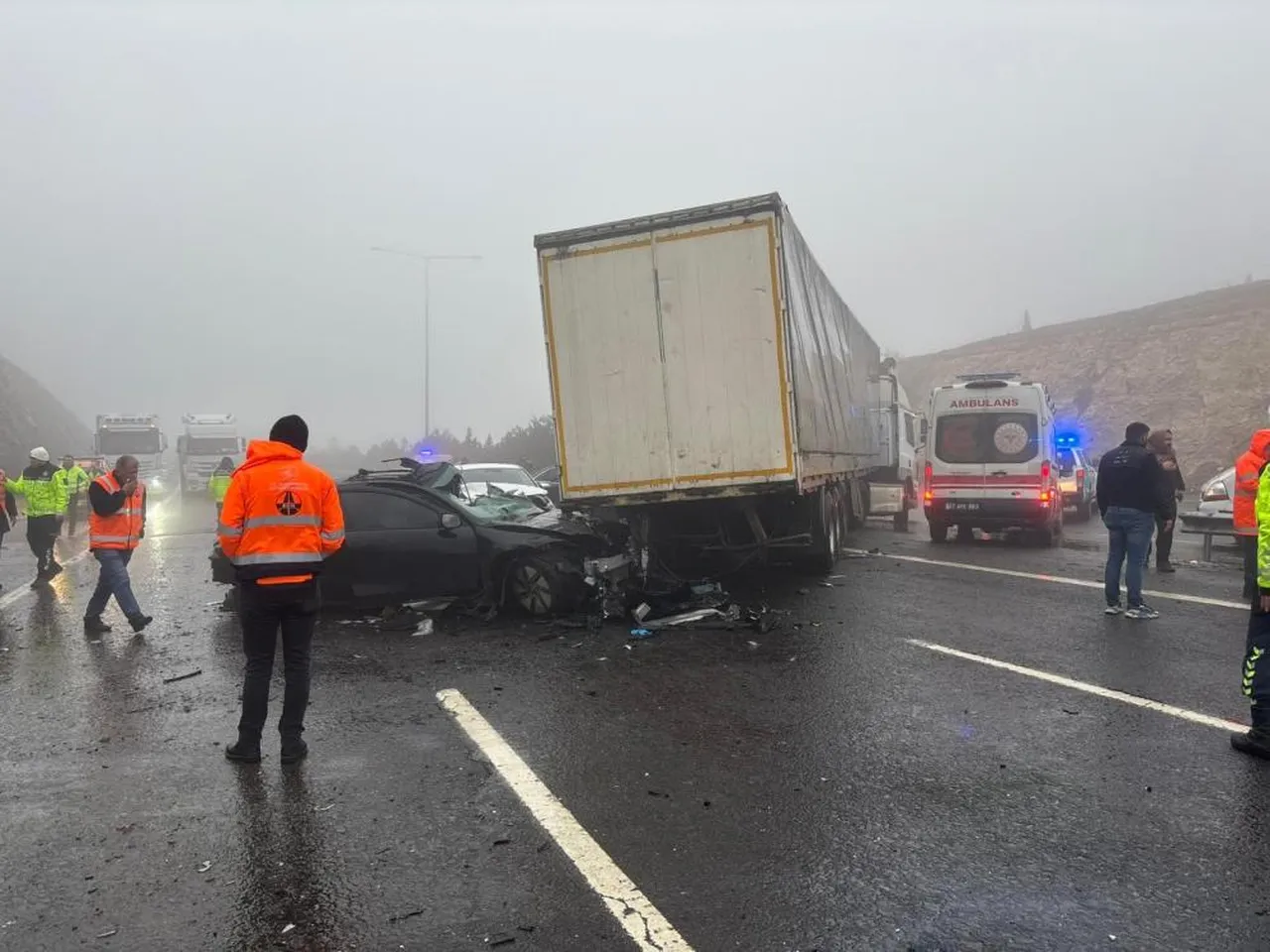 1 otobüs, 1 tır, 8 otomobil... Gaziantep'te zincirleme kaza! Ölü ve yaralılar var