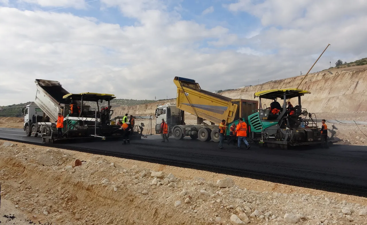 4 saatlik yol 18 dakikaya düşecek! 4 bin kişi harıl harıl çalışıyor