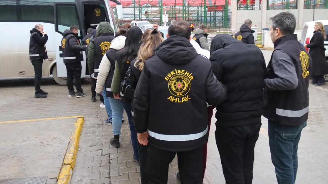 6 ilde fuhuş operasyonu! 15 kadın kurtarıldı