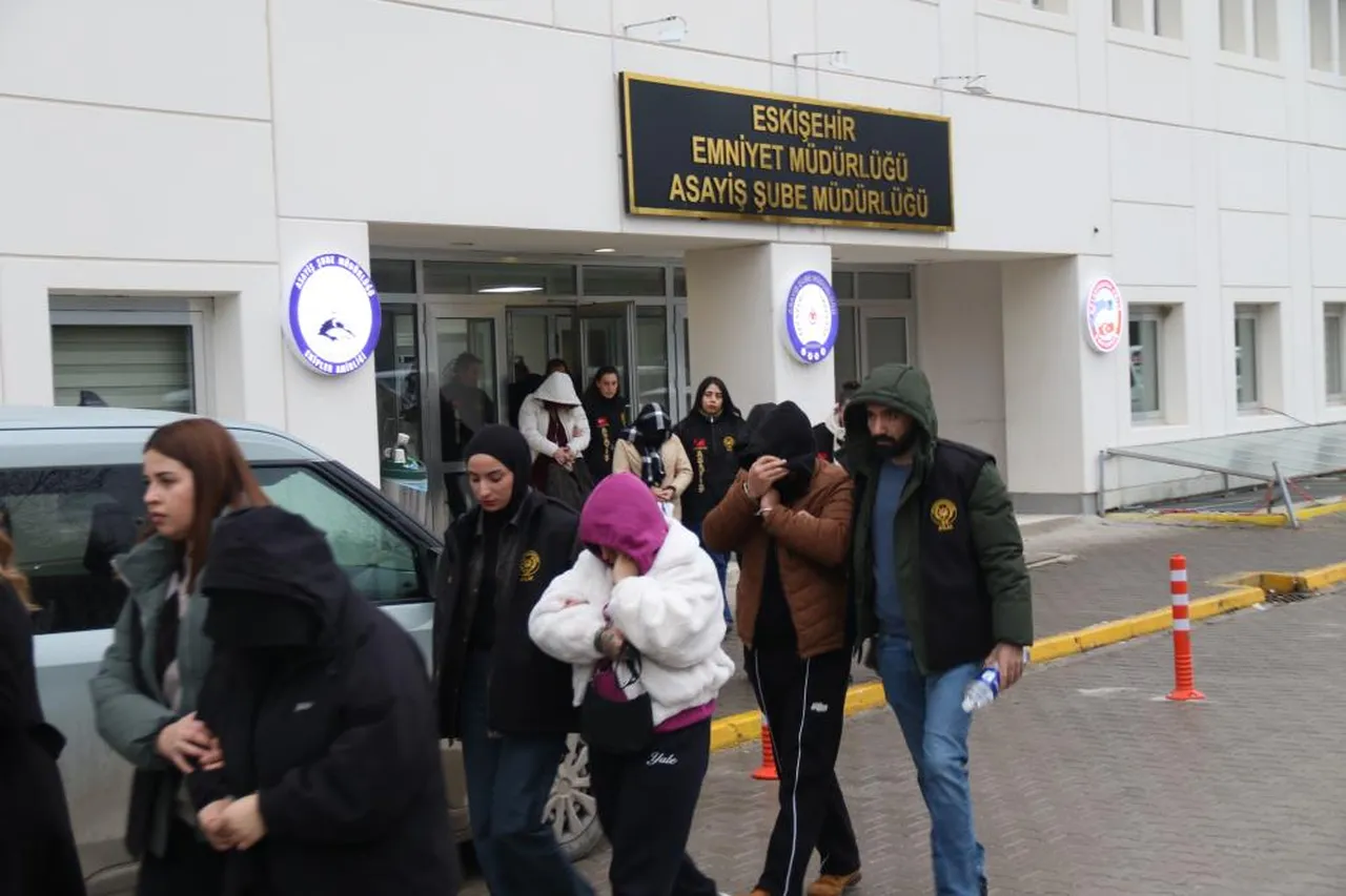 6 ilde fuhuş operasyonu! 15 kadın kurtarıldı