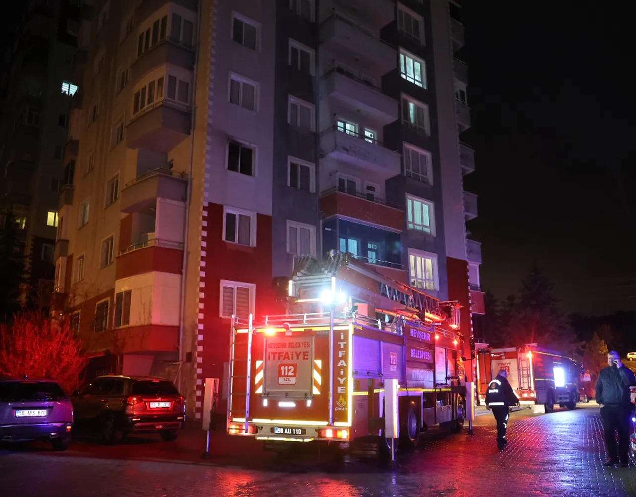 Akılalmaz olay! Tüpten tüpe gaz doldururken evi yaktı