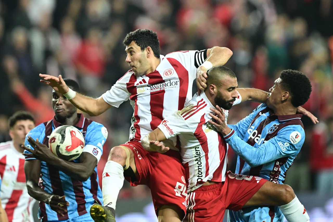 Antalyada kazanan yok! Trabzonspor 1 puana razı oldu