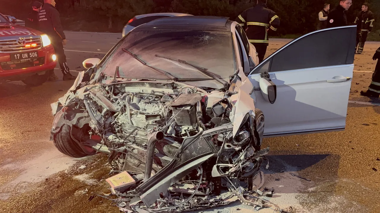 Çanakkalede feci kaza! 5 yaralı var, birinin durumu ağır