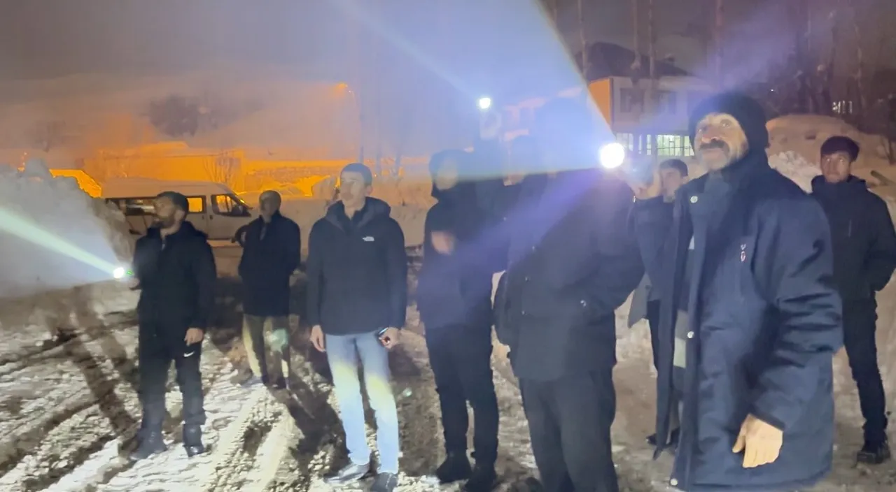 Deprem sandılar, gerçek başka çıktı! İmam çağrı yaptı, kazmasını alan köylü koştu