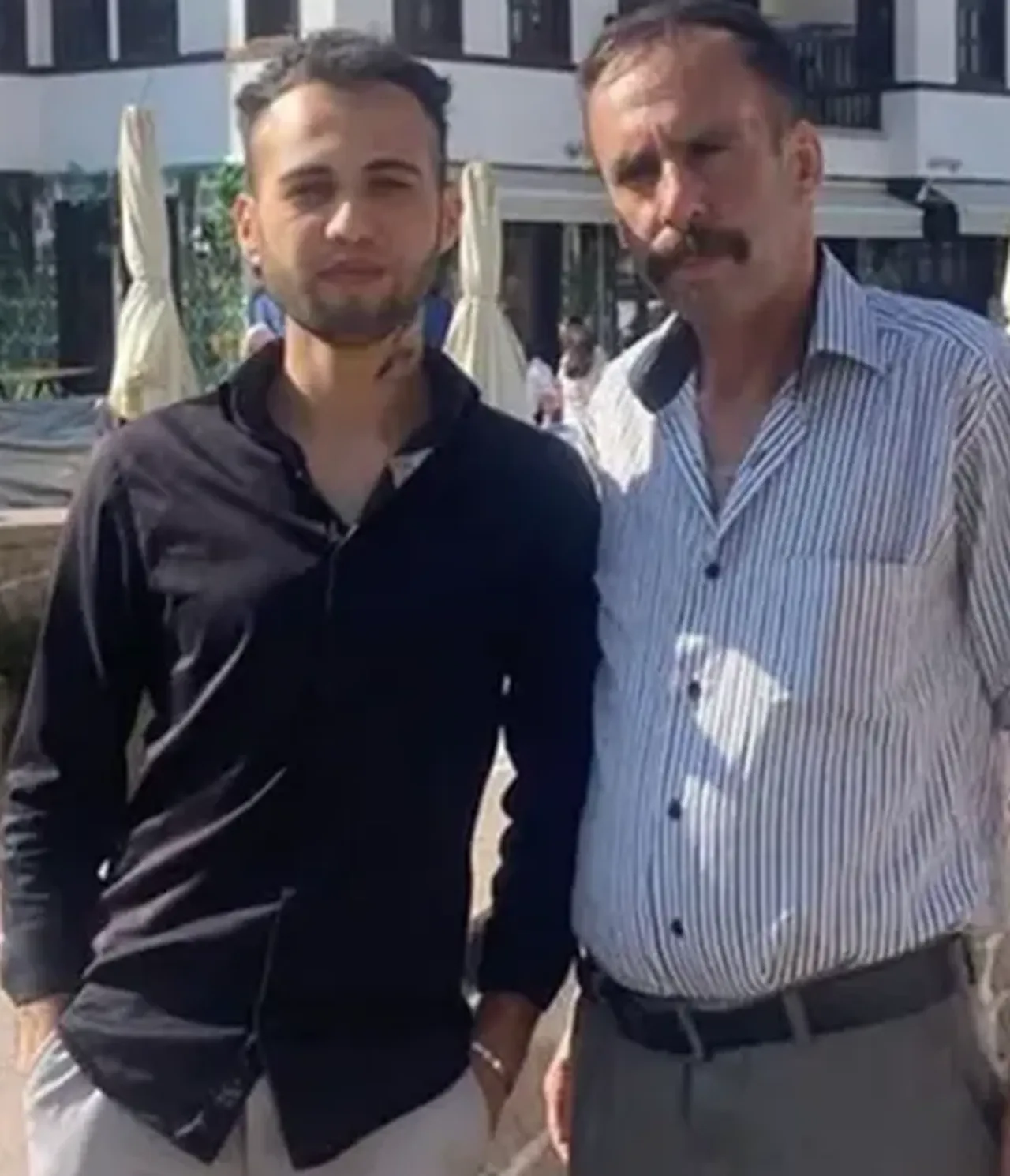 Engelli babasını öldüresiye dövüp videoya aldı: Gurur duy!