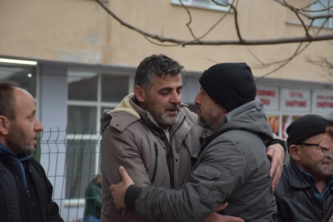 Hakan Şahin’e acı veda! 21 yaşındaki genç gözyaşlarıyla defnedildi