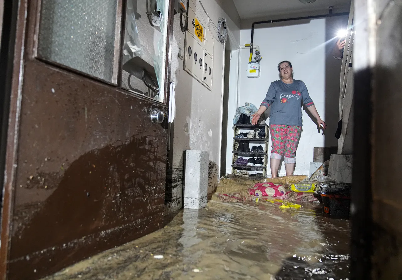 İzmir’i sağanak vurdu
