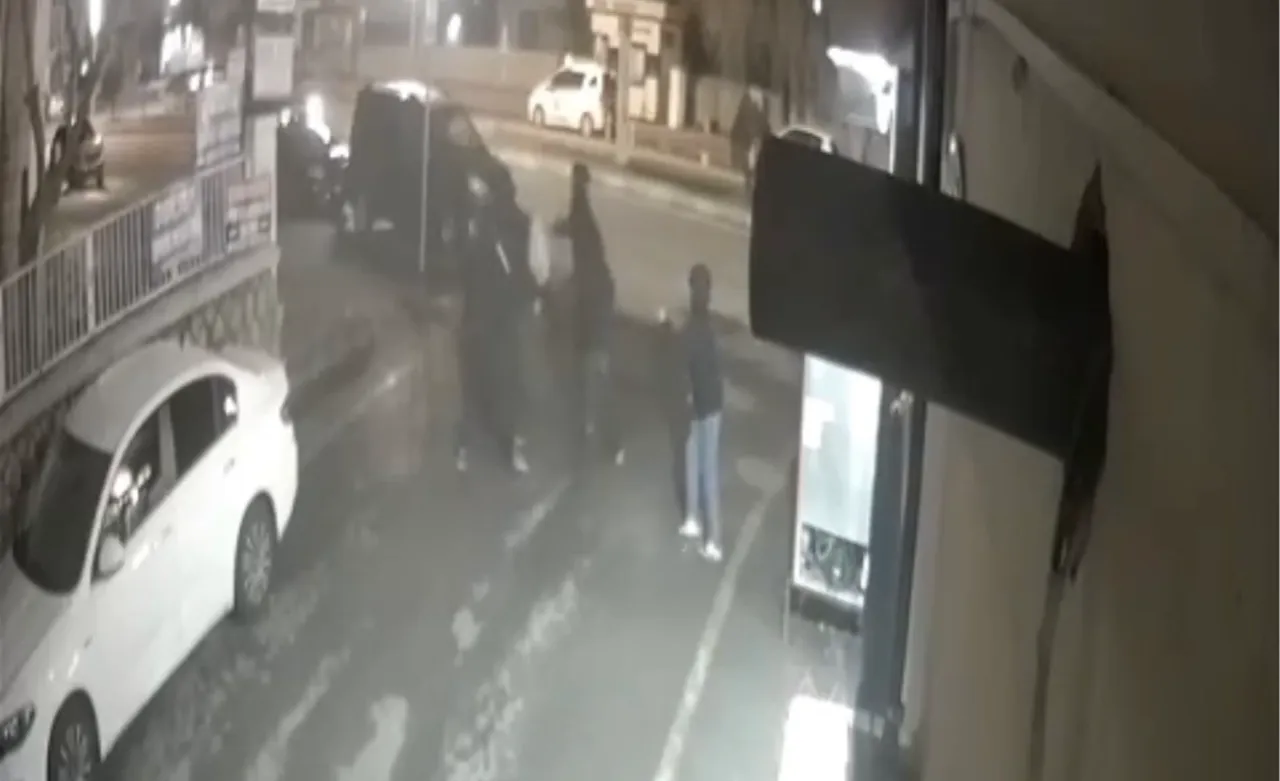 Midyat'ta gece yarısı silahlı kavga! O anlar saniye saniye kamerada