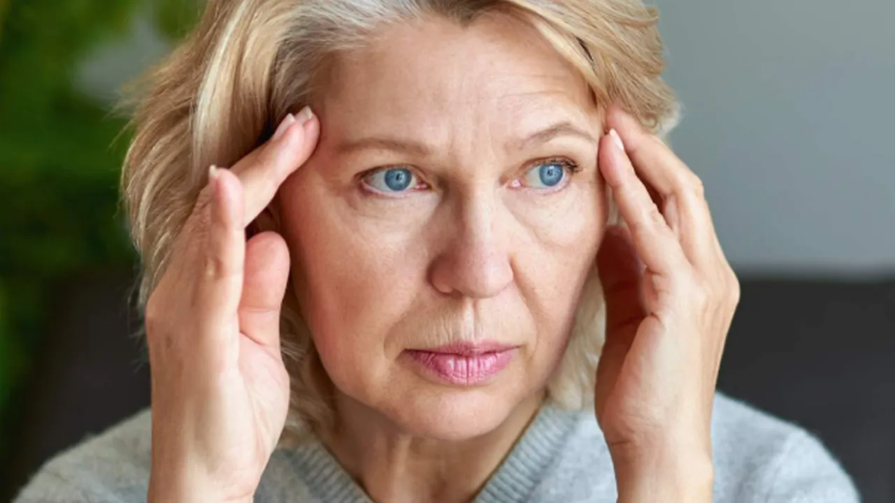 Unutkanlık ve dikkat dağınıklığını geçiştirmeyin! Menopoz beyni de etkiliyor
