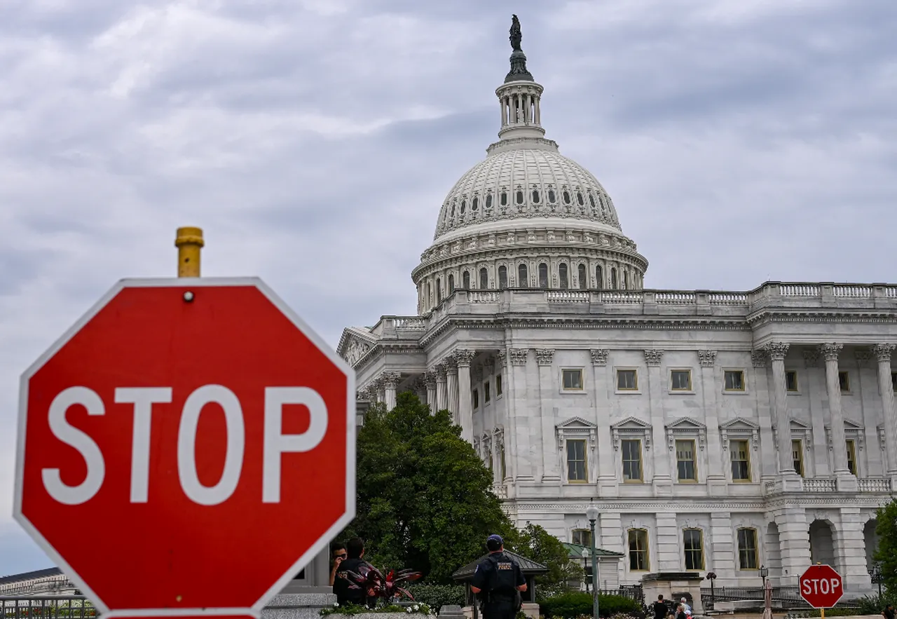 ABD’de hükümet son dakika anlaşmasına rağmen kapandı