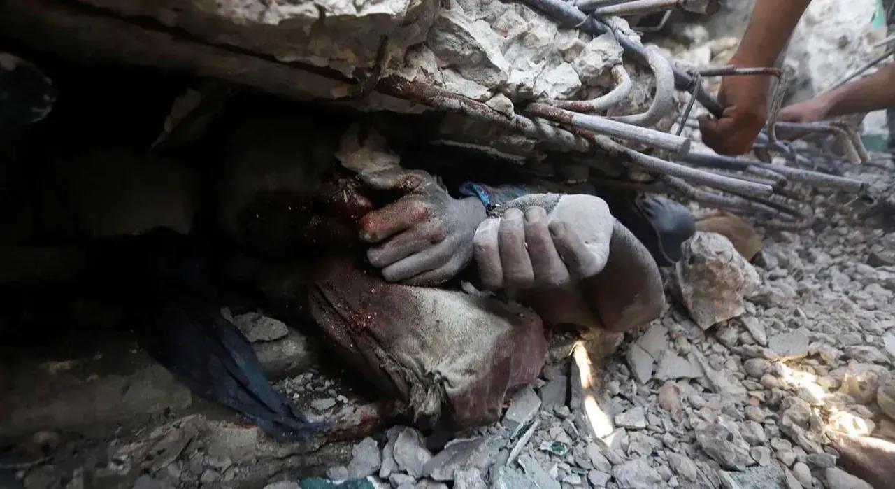 SKANDALIN ARKASINDA O İSİM VAR