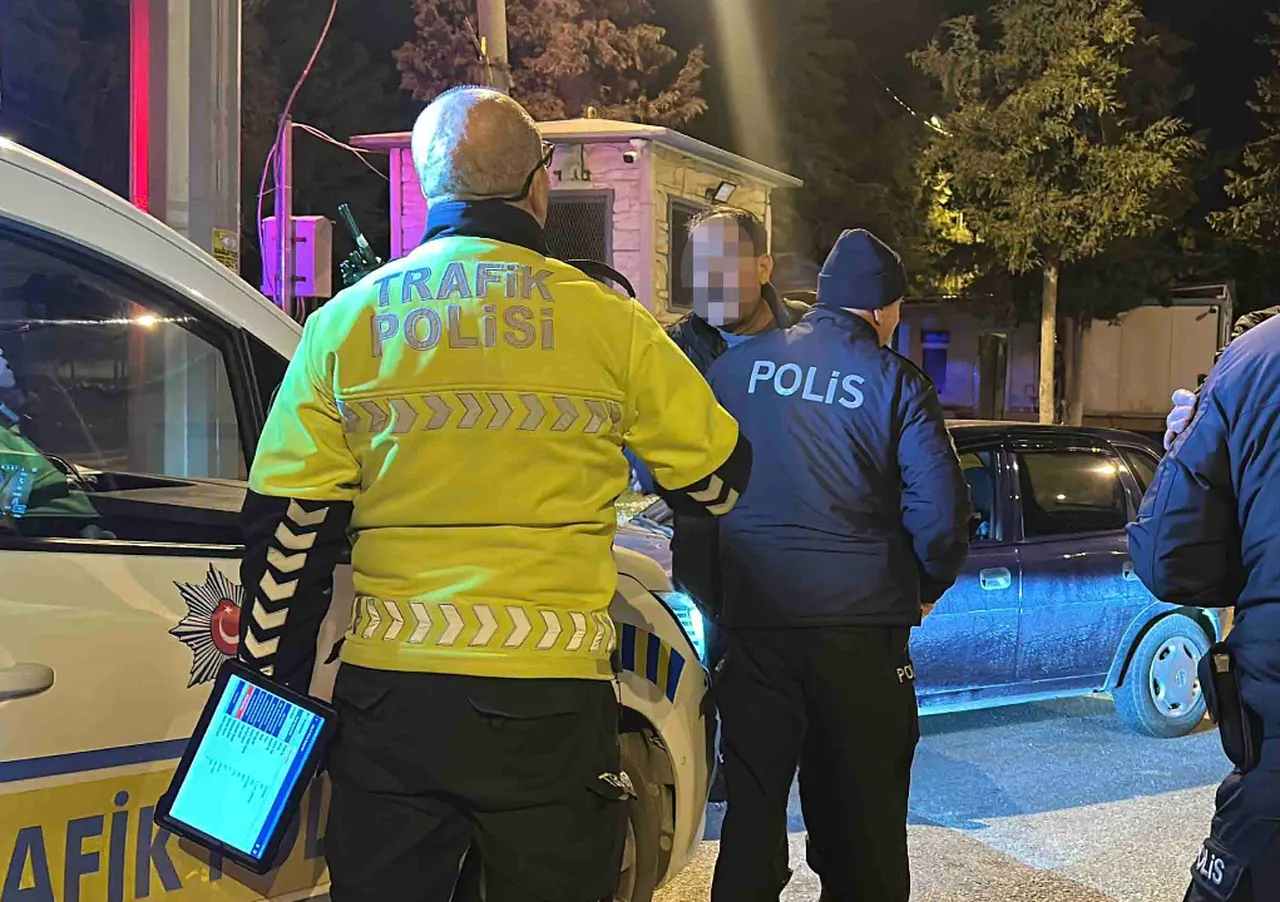 Alkollü sürücü, polise zor anlar yaşattı: Ahmetcim, canımı sıktın!