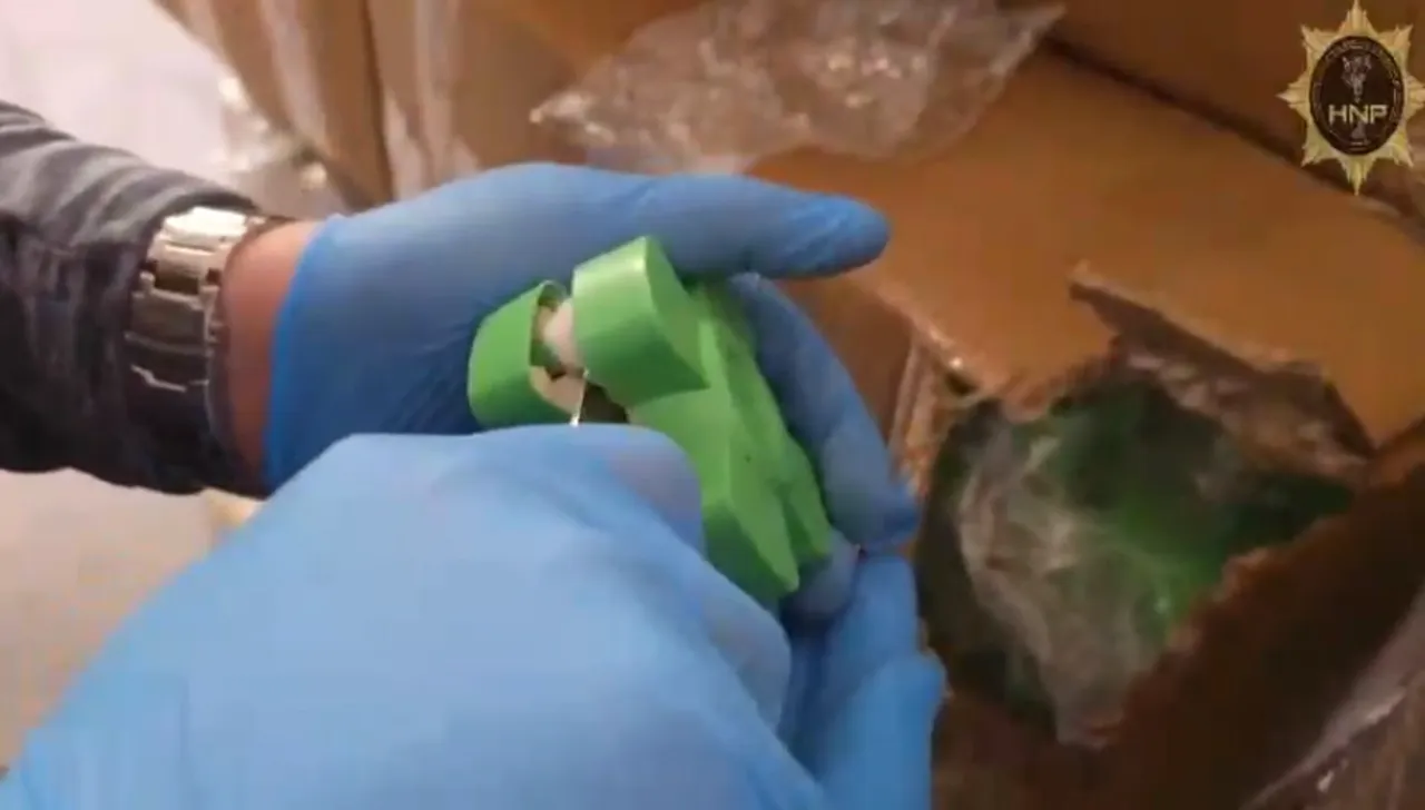 Antakya'da narkotik köpeği geçit vermedi! Pervanelerin içine gizlenen 642 bin hap bulundu