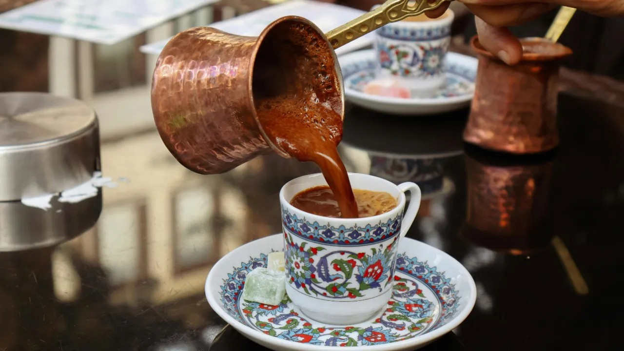 Bağırsak sağlığının kilidi içtiklerimizde! Uzmanlar uyarıyor: Bu 7 içecekten uzak durun