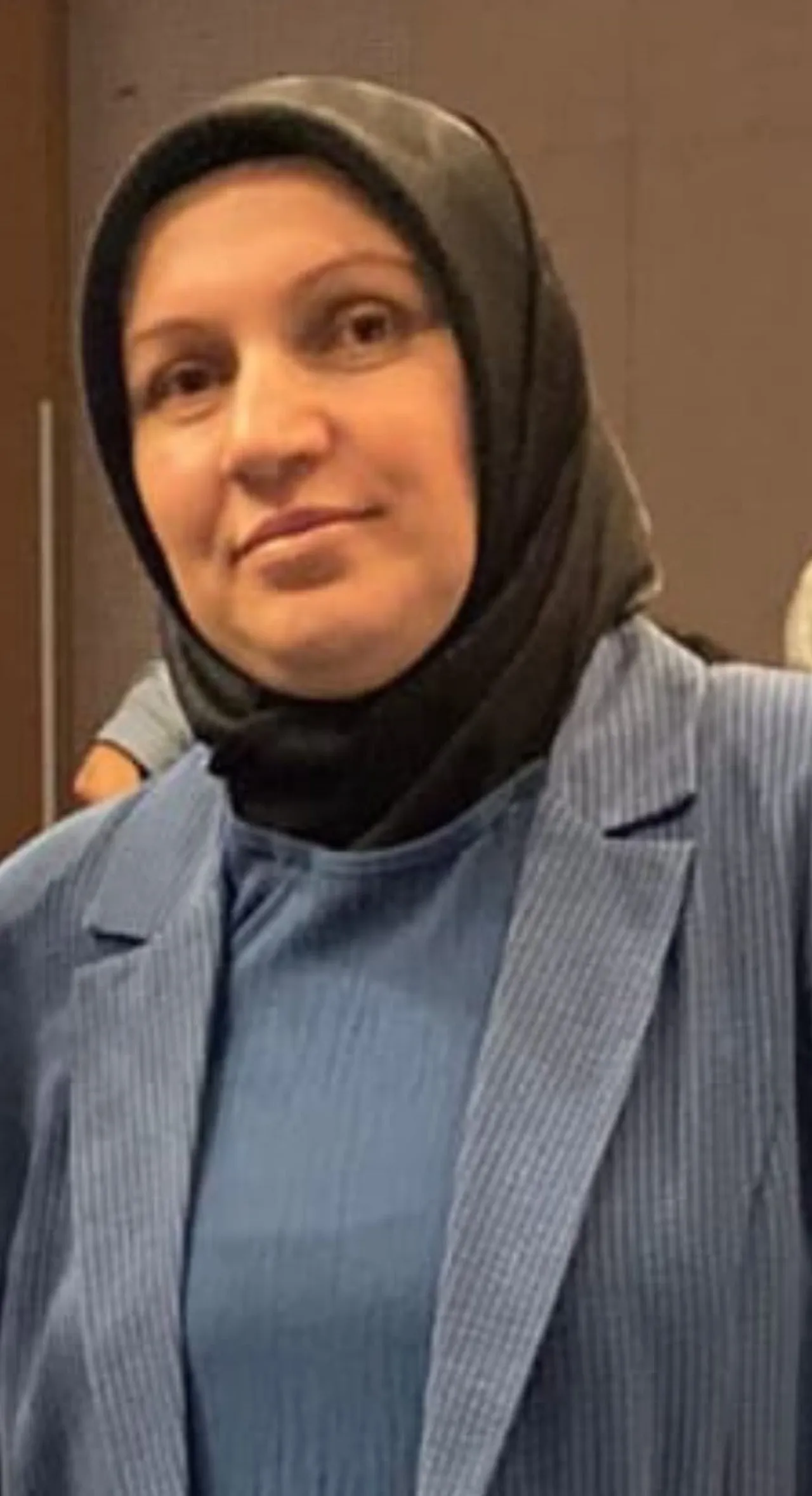 Cam silerken 3. kattan düşen öğretmen defnedildi