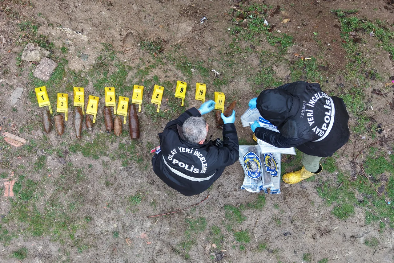 Çocukların oynadığı cisimler mühimmat çıktı! 11 top mermisini hurdacı getirdi