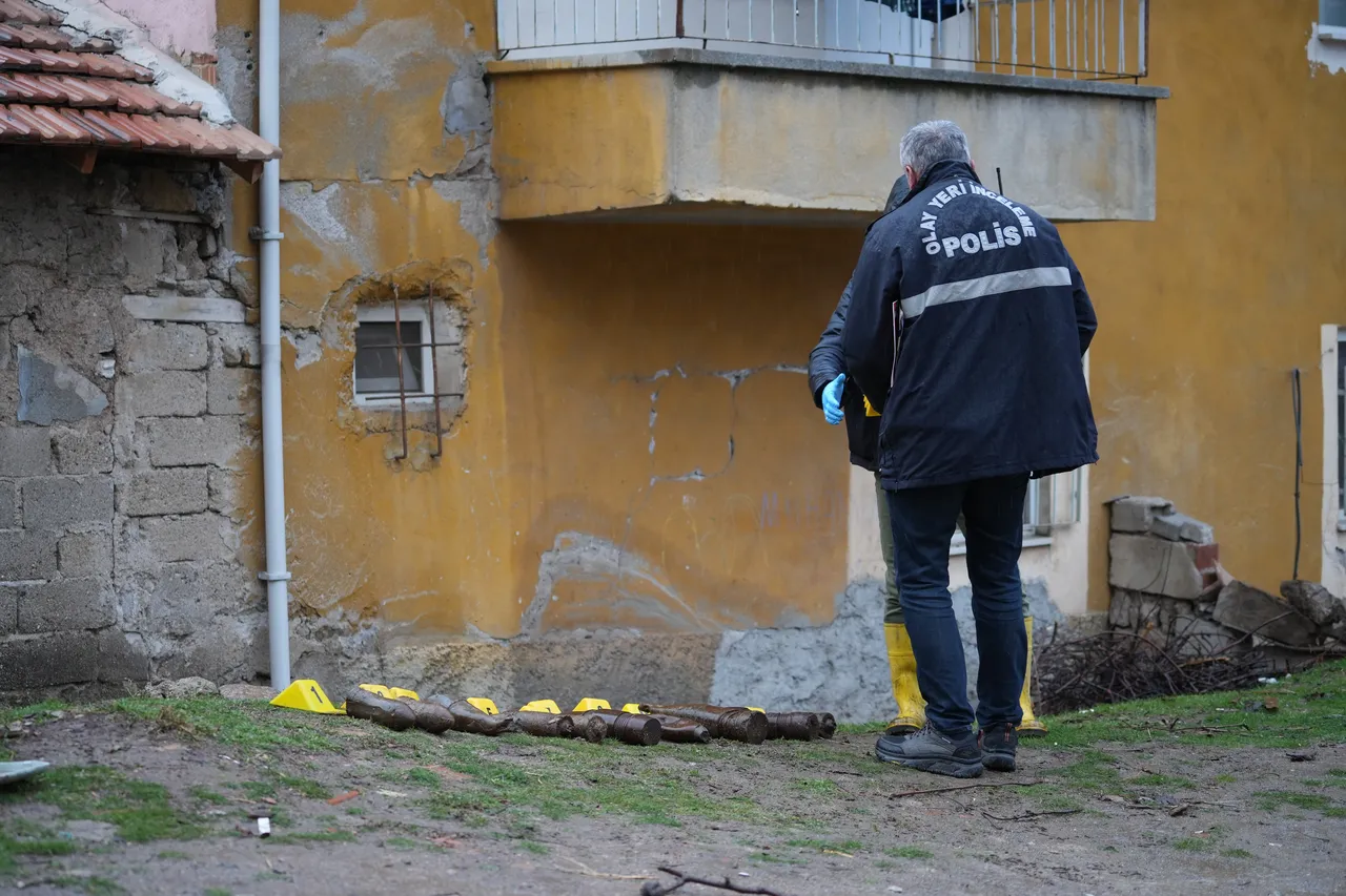 Çocukların oynadığı cisimler mühimmat çıktı! 11 top mermisini hurdacı getirdi