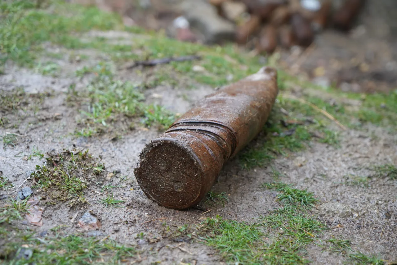 Çocukların oynadığı cisimler mühimmat çıktı! 11 top mermisini hurdacı getirdi