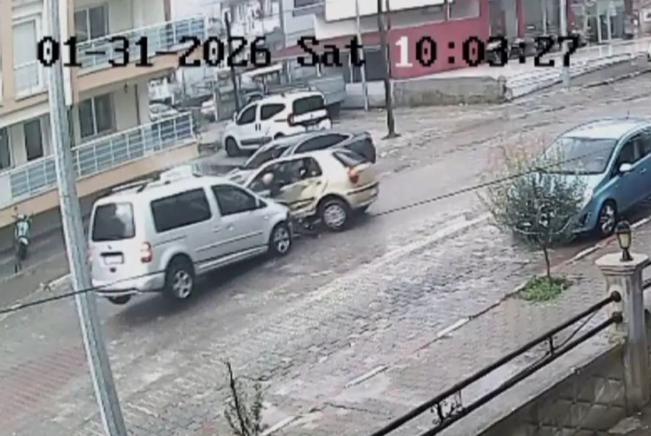 Dikkatsizlik kazayı beraberinde getirdi! O anlar kamerada
