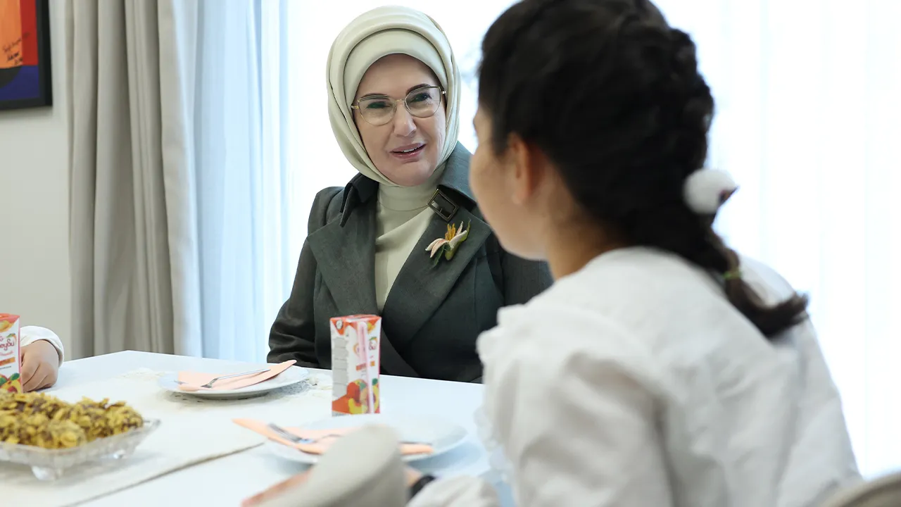 Emine Erdoğan: Devletimiz dara düşen her çocuk için seferber olur