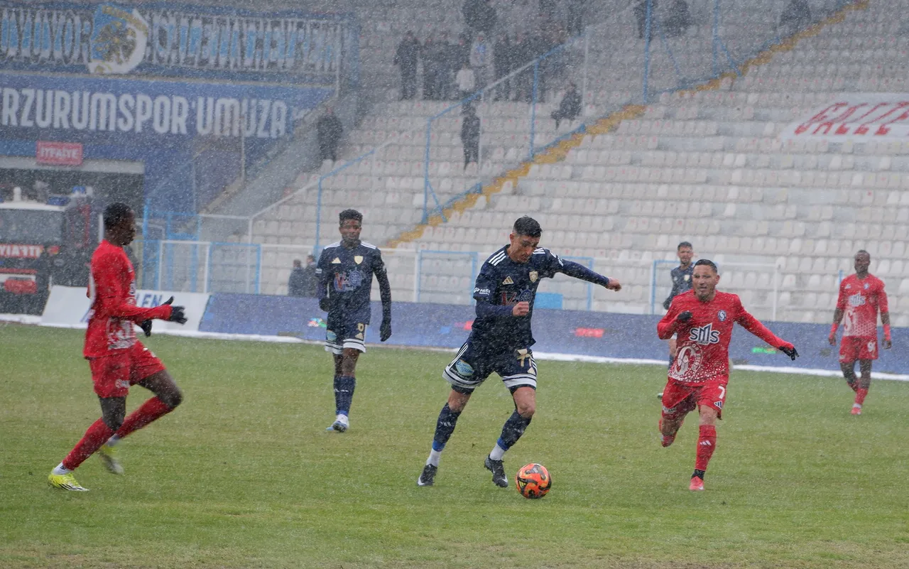 Erzurumspor FK, sahasında SMS Grup Sarıyer'i 4-0 mağlup etti