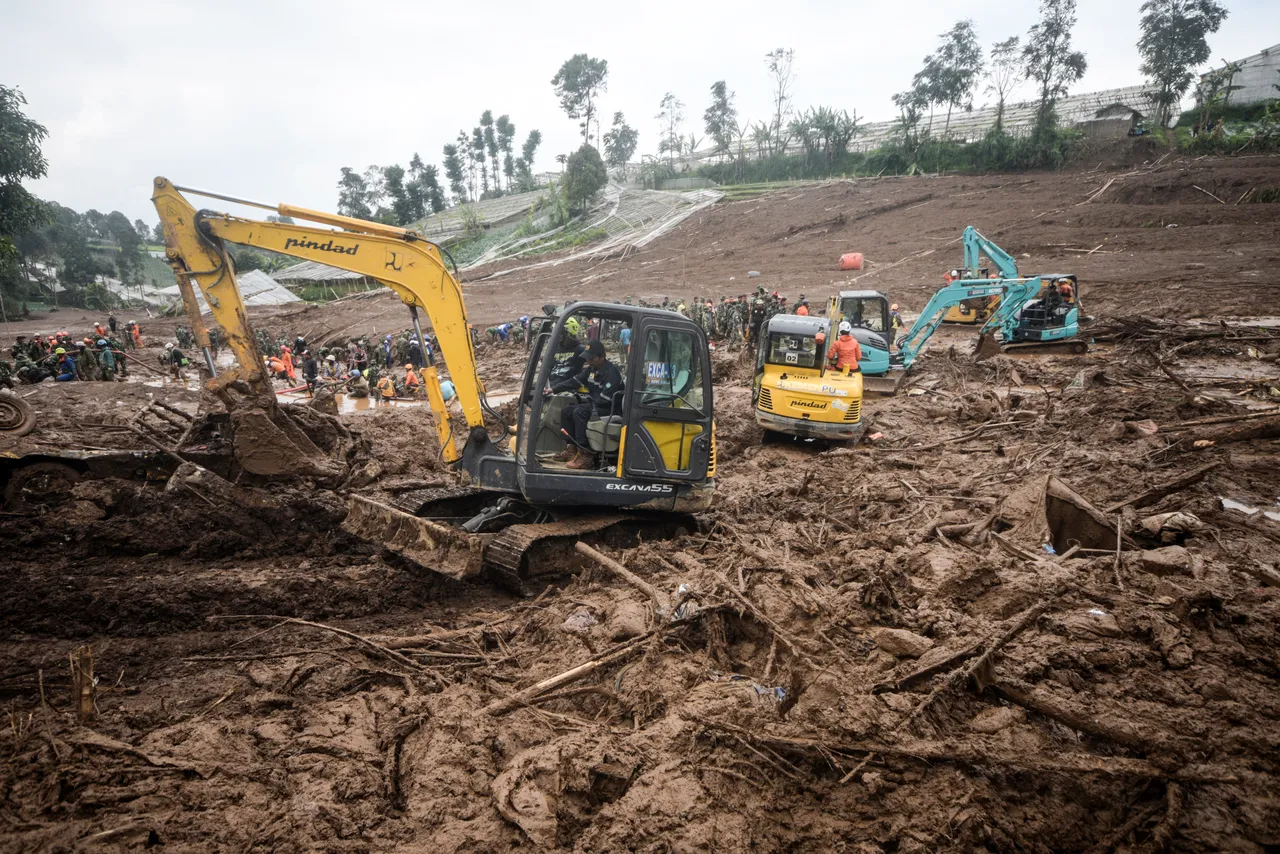 Heyelan felaketi iki ülkeyi birden sarstı: 250den fazla ölü var