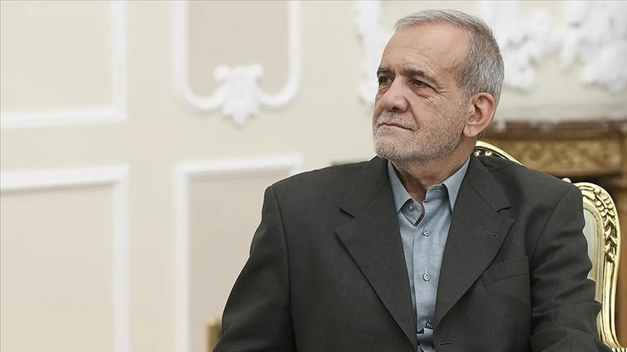 İran Cumhurbaşkanı Pezeşkiyandan dikkat çeken öz eleştiri: Davranış biçimimizi değiştirmemiz gerekiyor