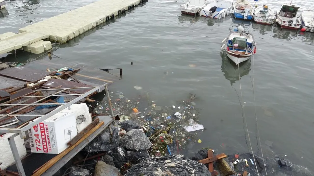 İstanbul'da atık su alarmı! Kirlilik ve koku dayanılmaz hale geldi