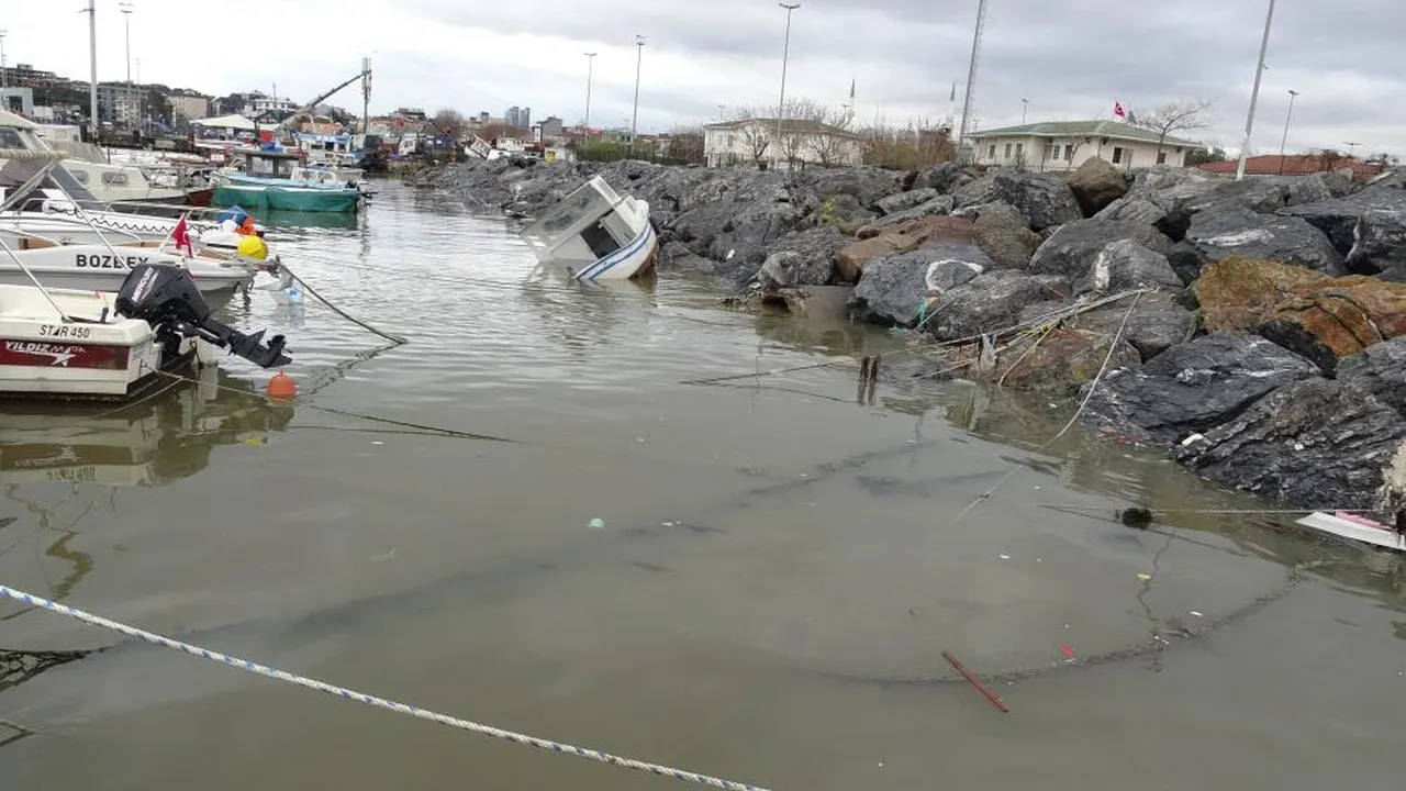 İstanbul'da atık su alarmı! Kirlilik ve koku dayanılmaz hale geldi