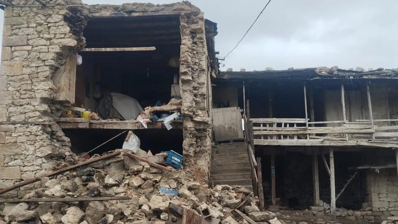 Komşusu 'adam öldü evi de yıkıldı' dedi, o anda olanlar oldu